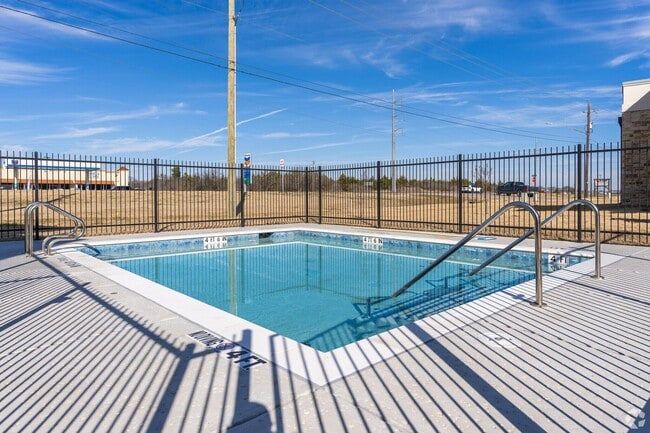 Building Photo - Modern Comfort in the Heart of Ennis