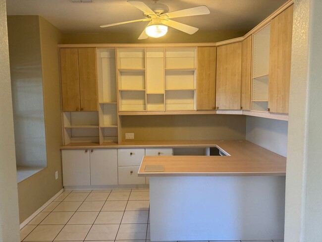 Building Photo - GORGEOUS 3 BEDROOM 2 BATH CUL DE SAC HOME FOR RENT