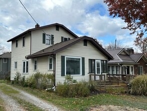 Building Photo - 2886 Norwood St