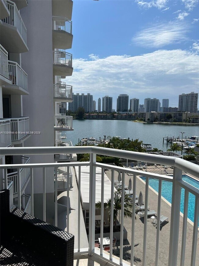 Foto del edificio - 18061 Biscayne Blvd