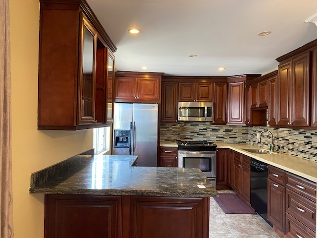 Mahagony Custom/island - 7752 Via Rosa Maria