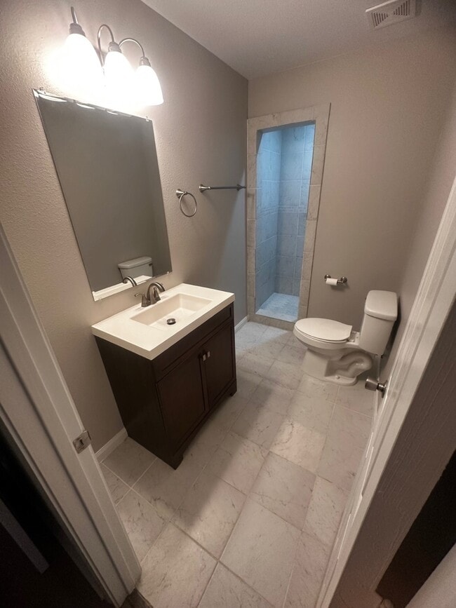 Building Photo - 1572 E Pine Lake Cir