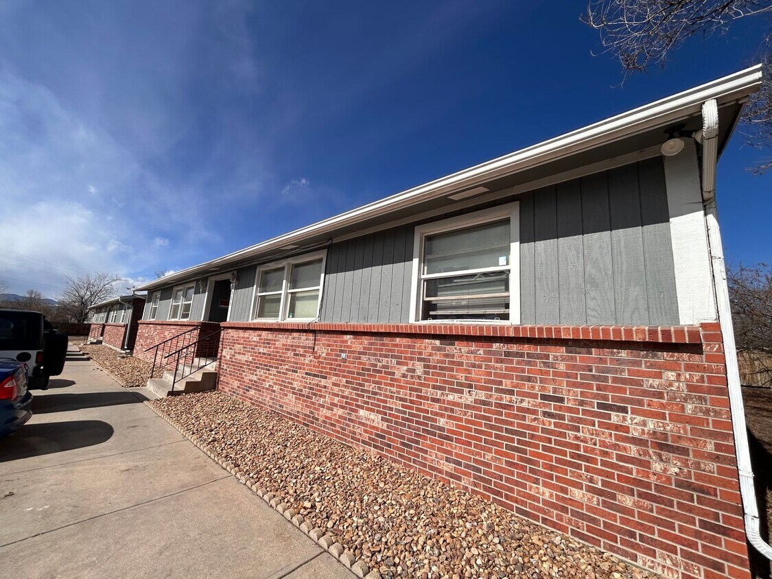 Primary Photo - $0 DEPOSIT OPTION. COZY 2-BEDROOM CONDO WI...