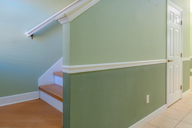 Building Photo - 304 Coral Beach Cir