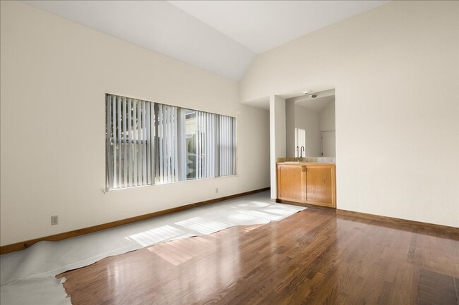 Foto del edificio - 3 Bed 2.5 Bath with washer/dryer in Palo Alto