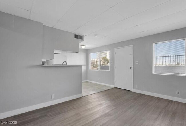 Foto del edificio - 239 W Cleveland Ave