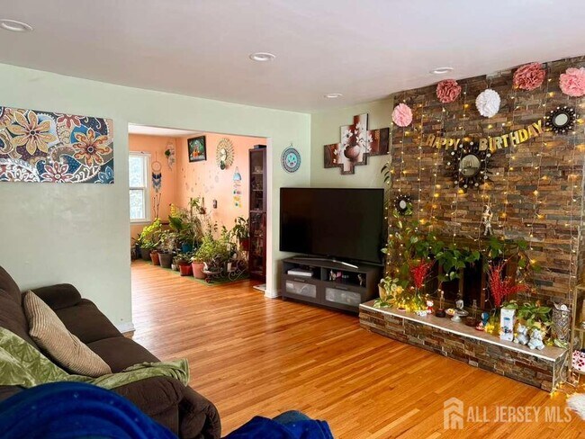 Building Photo - 10 Nutmeg Ct