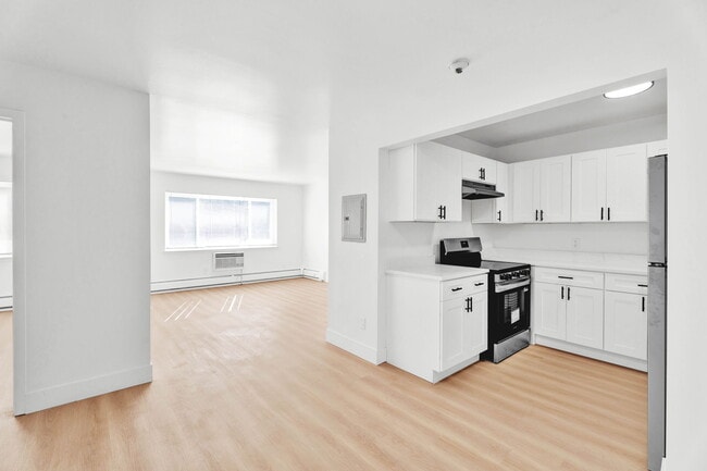 Building Photo - ONE11 Utica