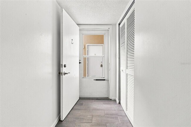 Foto del edificio - 570 Bahia Cir