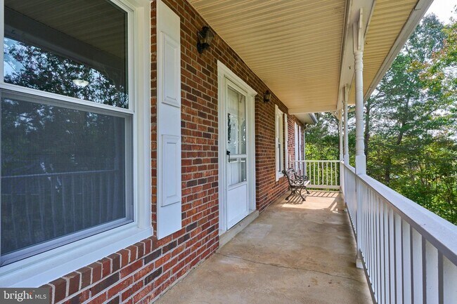 Foto del edificio - 8332 Hilltop Ave