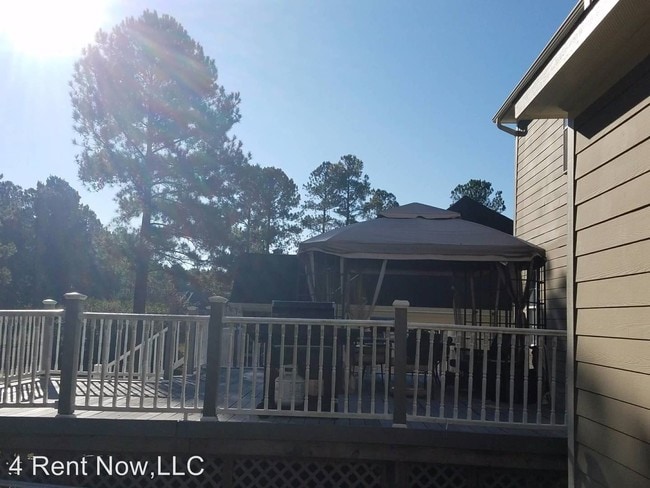 Building Photo - 206 Leaning Pine Cir