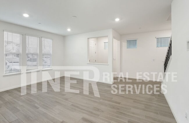 Building Photo - 1580 Parkside Way