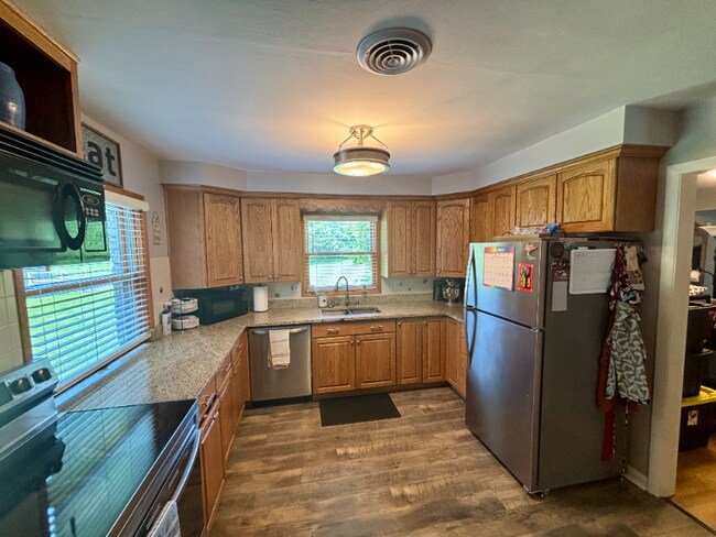Foto del edificio - 3265 Burlawn Pkwy