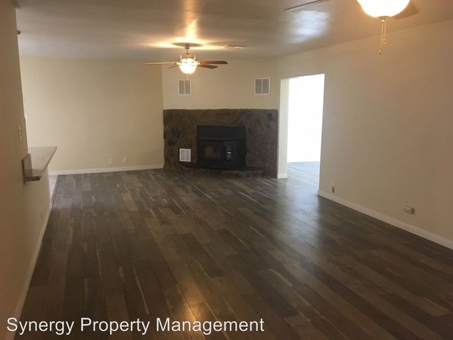 Building Photo - 1153 Panama Ln