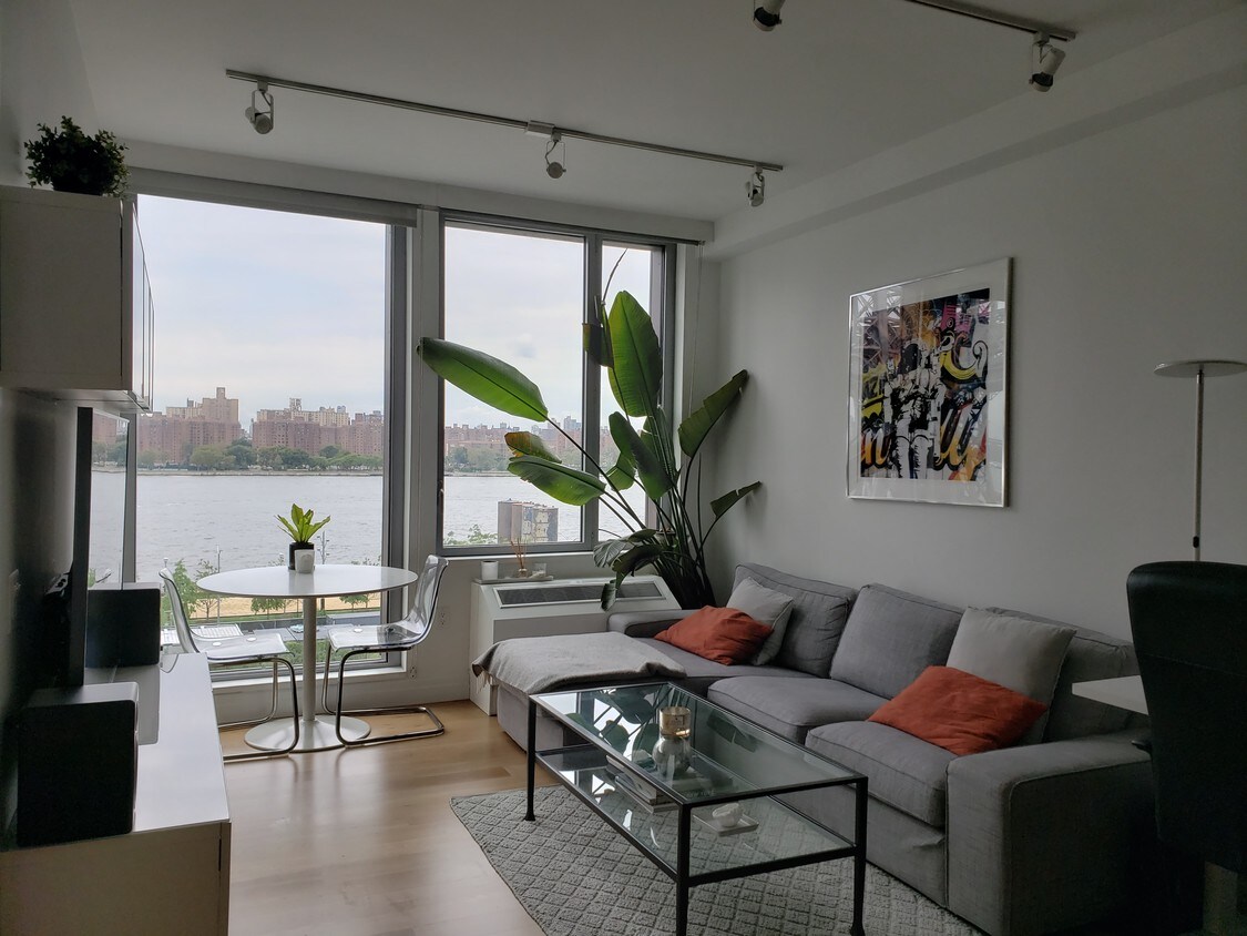 Foto principal - 325 Kent Ave