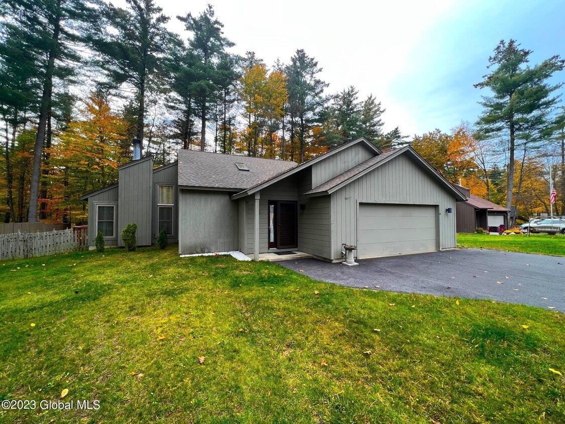 Primary Photo - 13 Meadow Rue Pl