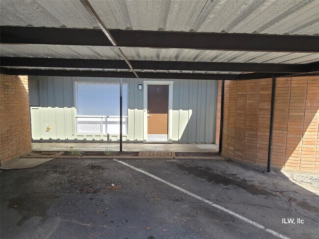 Foto del edificio - 8814 Ilona Ln