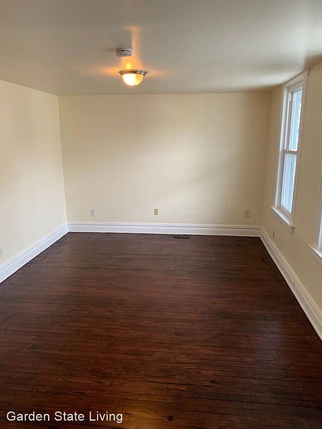 Building Photo - 4 br, 2 bath House - 71 Winans Avenue
