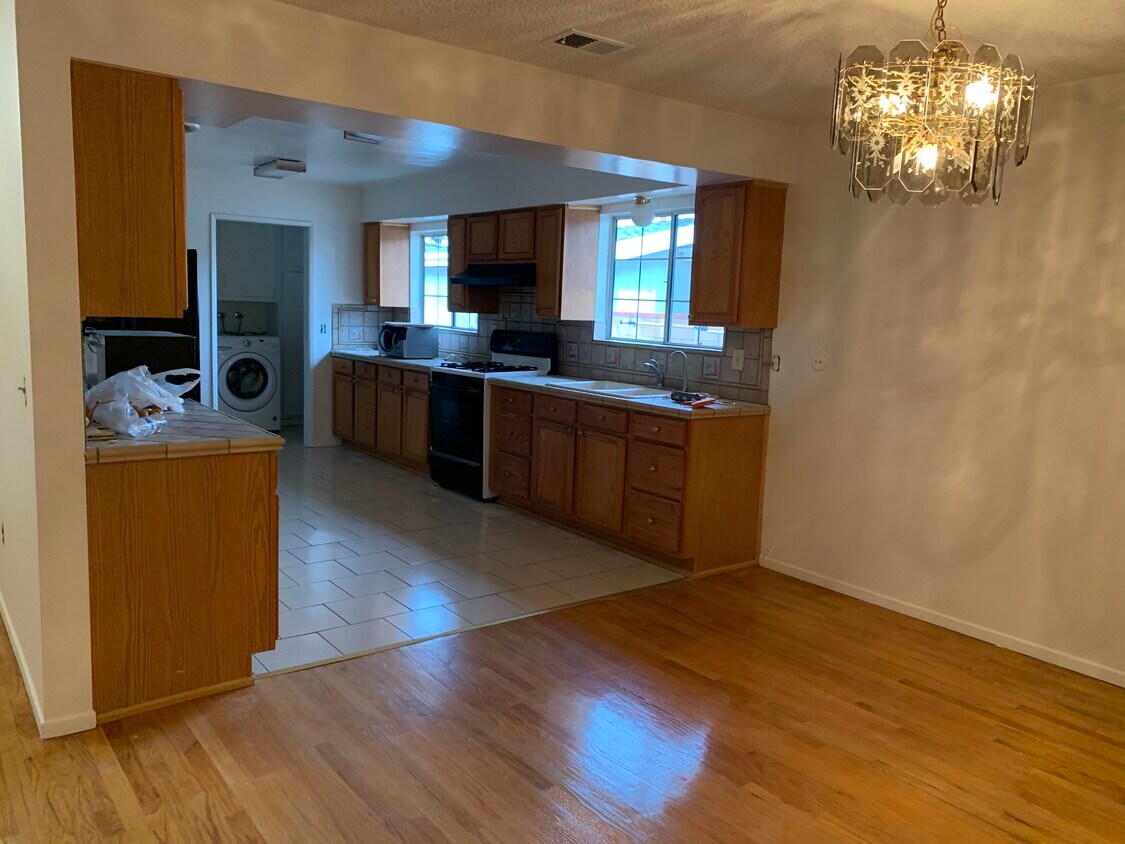 Primary Photo - 12952 Ratner St