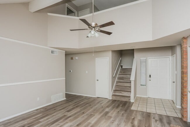 Building Photo - 2413 Claremont Dr