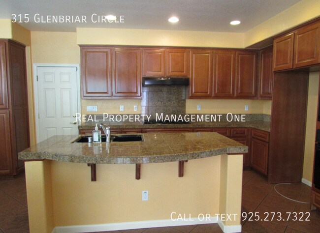 Foto del edificio - 315 Glenbriar Cir