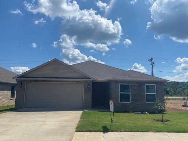 Building Photo - *New Year, New Home Special* Three Bedroom...