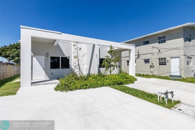 Foto del edificio - 817 NW 7th Ave