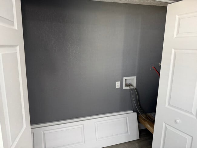 Building Photo - 8811 Poe Dr