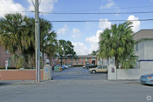 Building Photo - Regency Manor