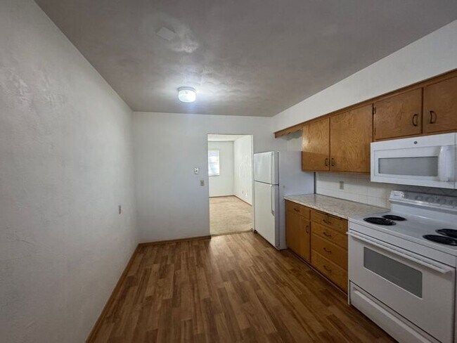 Foto del edificio - ***6 OR 12 MONTH  LEASE OPTIONS***4BR 2BA Home w/ Central Air • Porch • Great Location in Indepen...