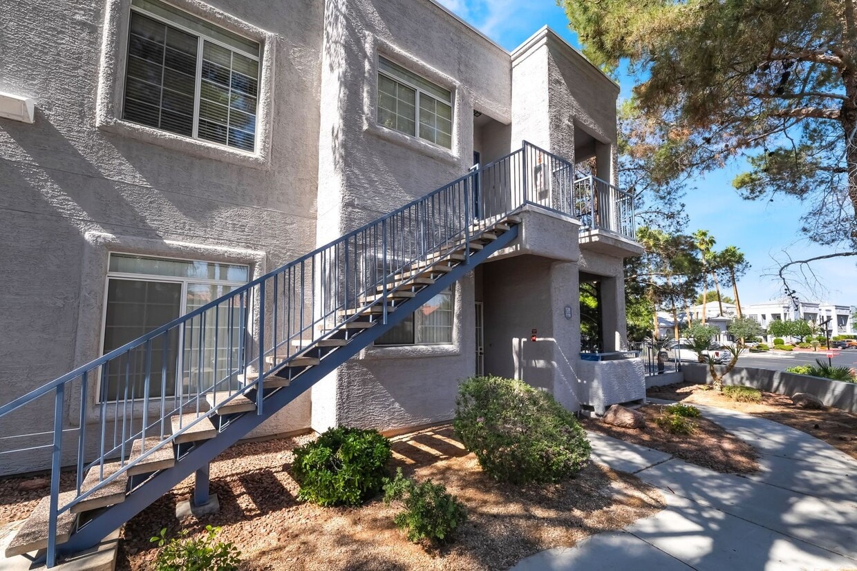 Primary Photo - 2 bedroom remodeled condo in the Henderson area towards green valley