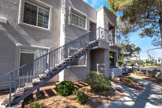 Building Photo - 2201 Ramsgate Dr