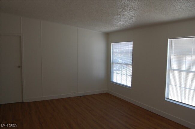 Building Photo - 2801 Tonya Dr