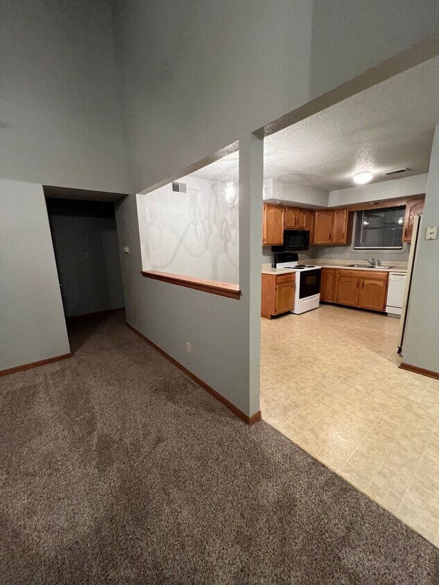 Living room - 10205 E 63rd Ter