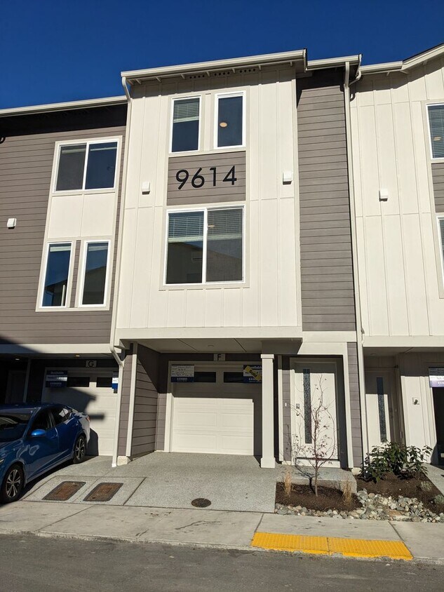 Brand New 3 bedroom Silver Lake Townhome House Rental in Everett, WA