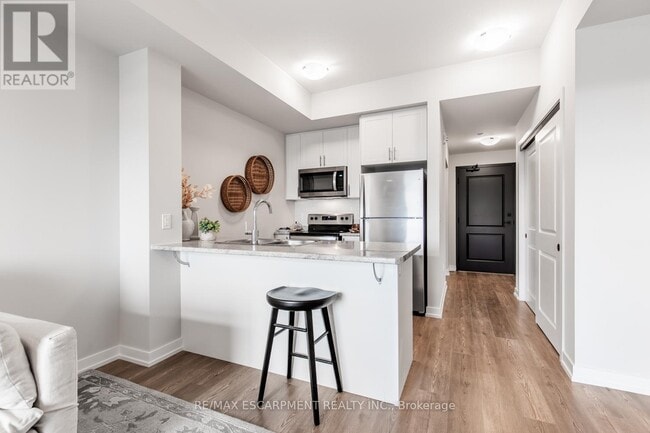 Photo du bâtiment - 870 Queenston Rd