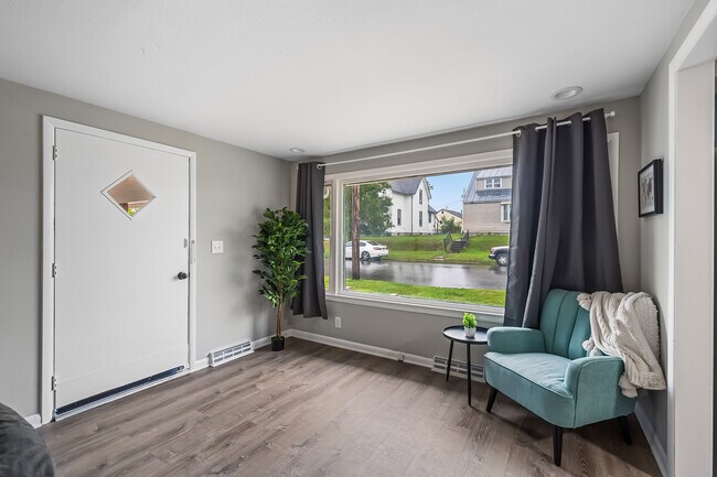 Foto del edificio - 322-324 W Rensselaer St