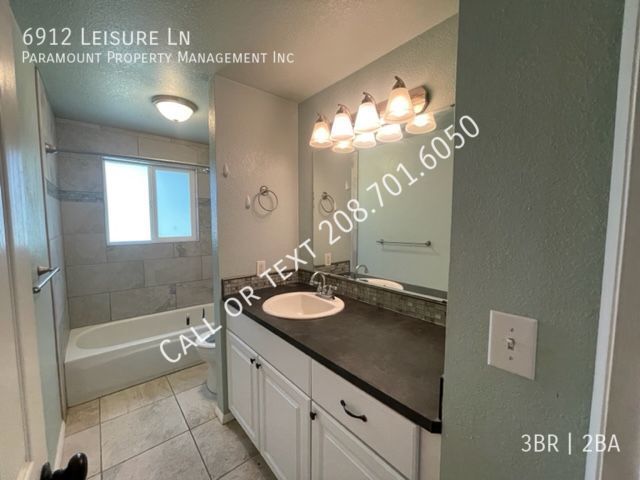 Building Photo - 3 Bedroom home with awesome floor plan!