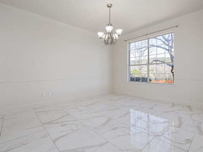 Building Photo - 7730 Lakewood Dr