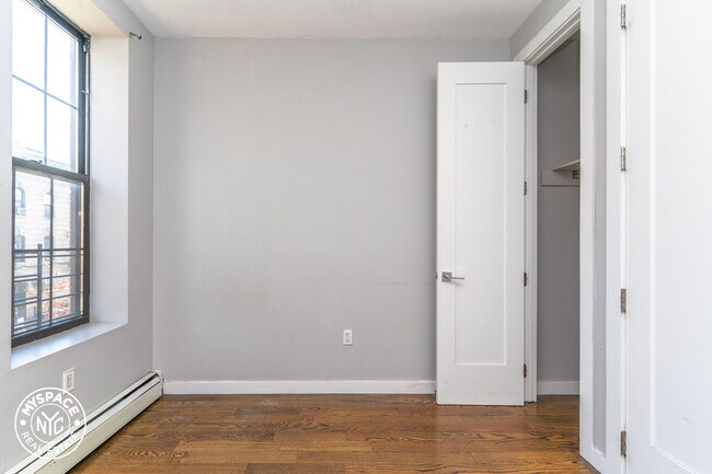 Building Photo - 255 Linden St