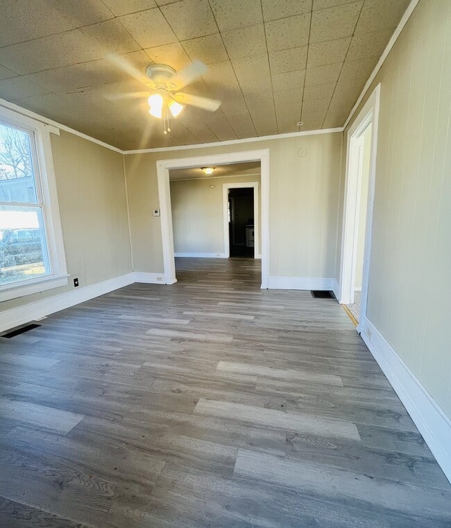 Building Photo - 735 E College Ave