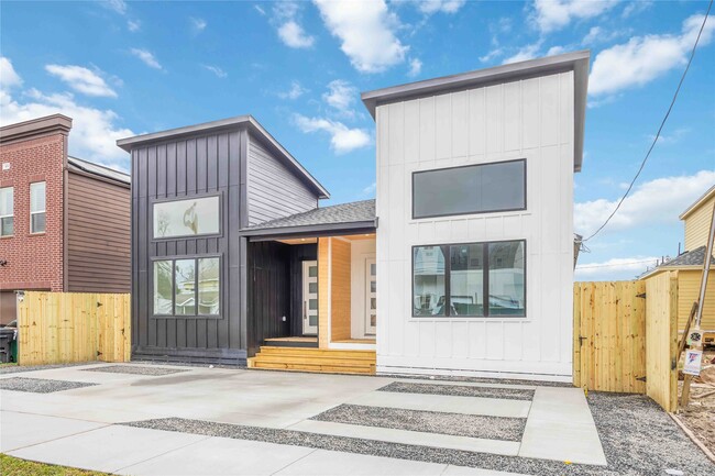 Foto del edificio - 422 E 41st St