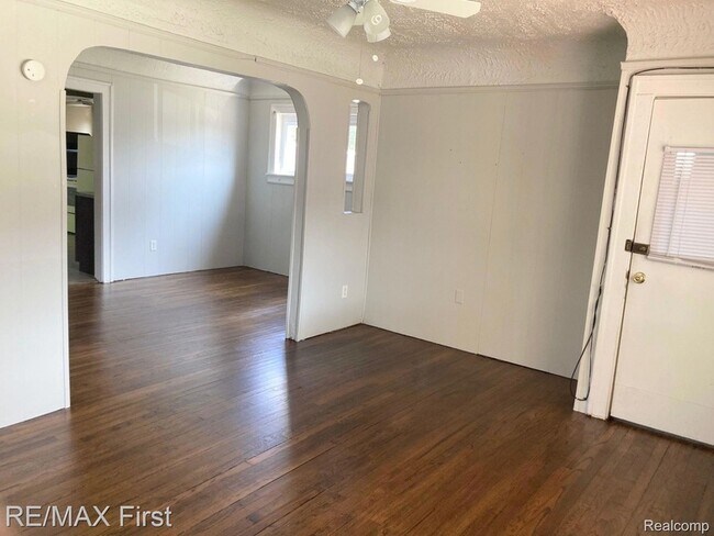 Foto del edificio - 23360 Carlisle Ave