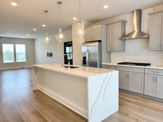 Photo - POTOMAC SHORES - BEAUTIFUL VIEWS! (interne... Townhome