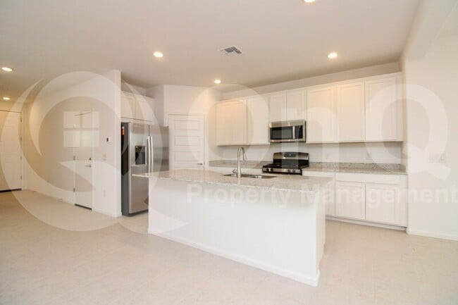 Building Photo - 12350 N Collamer Dr