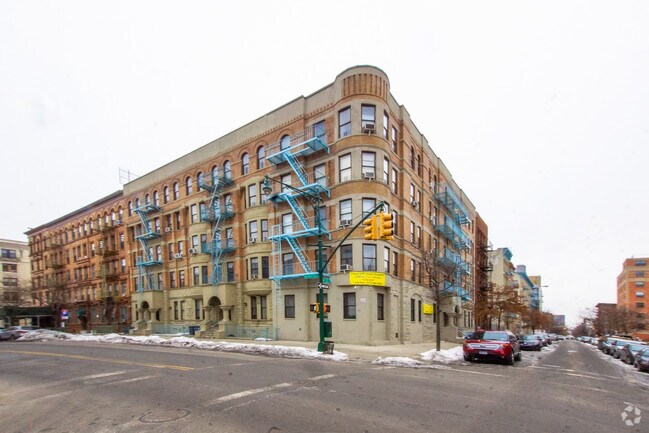 Building Photo - 514 Manhattan Ave