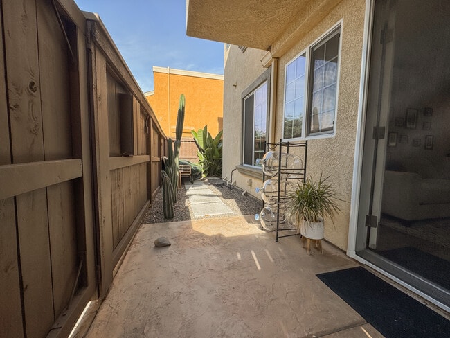 Building Photo - 5252 Balboa Arms Dr