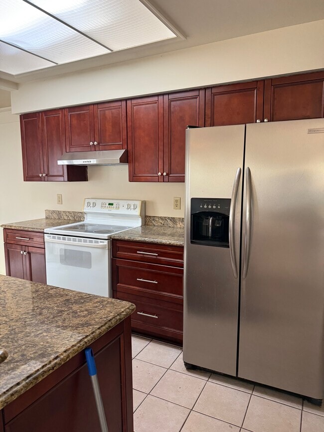 Kitchen - 4614 Islander Ct