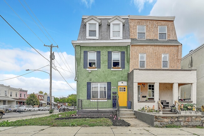 Building Photo - 1301 S 49th St
