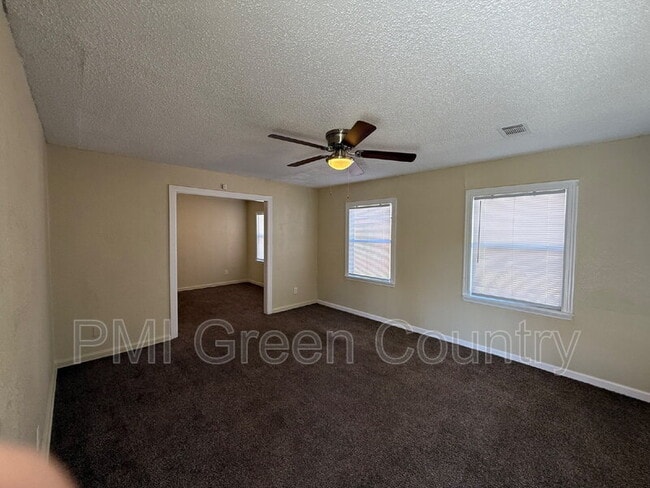 Foto del edificio - 2432 N Quincy Ave